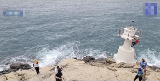 香港鴨脷洲旅游意外：海浪卷走女子，悲劇發(fā)生在危險之地