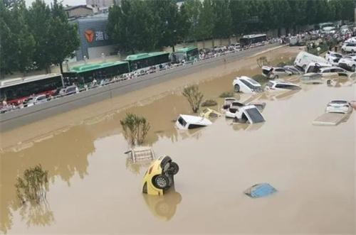 陜西安康市鎮(zhèn)巴縣遭遇暴雨襲擊，防汛抗洪工作全力展開