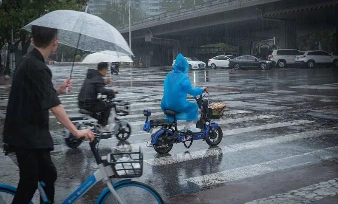 北京降雨過程持續(xù)，公眾需防范自然災害