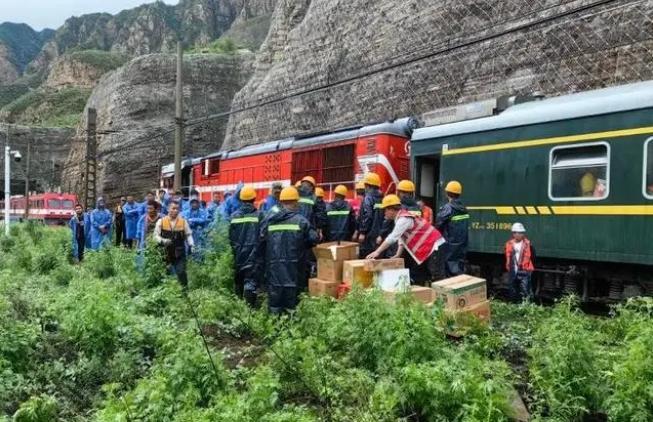 韌勁與團結：鐵路抗洪救援溫暖旅客心