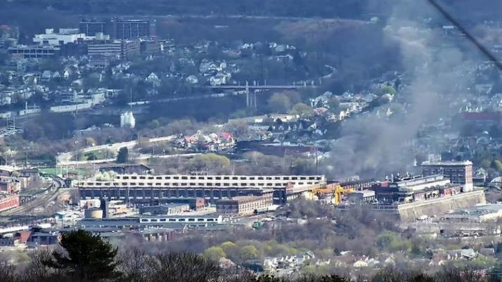 美國陸軍工廠爆發(fā)火災，黑煙滾滾！部分炮彈運往烏克蘭