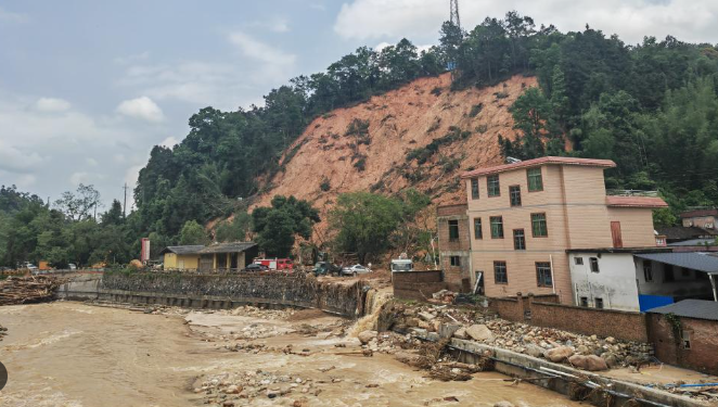 湖南新晃山體滑坡：8人失聯(lián)確認(rèn)遇難，350余人緊急搜救